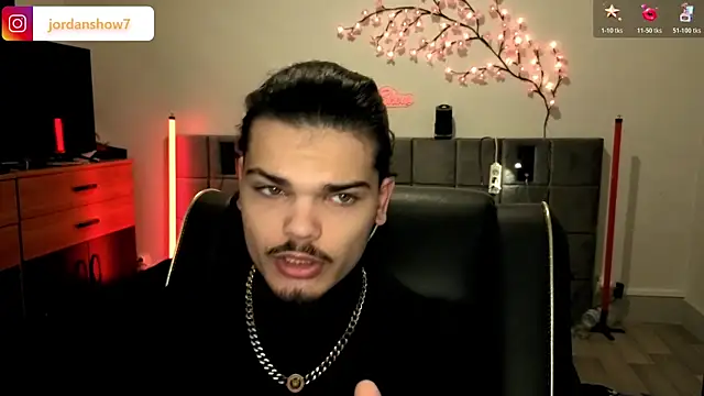 Snapshot of JordanShow chatting on 01-06-26, 12:42 JordanShow online show from 01-06-26, 12:42