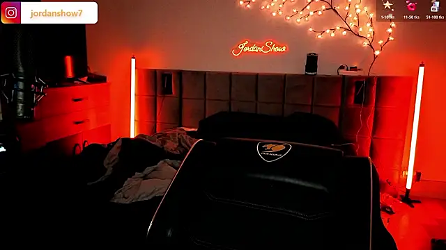 Snapshot of JordanShow chatting on 01-19-26, 11:47 JordanShow online show from 01-19-26, 11:47