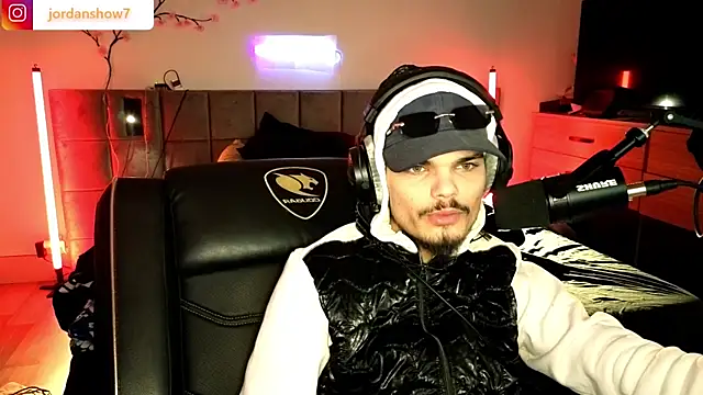 Snapshot of JordanShow chatting on 02-15-26, 12:29 JordanShow online show from 02-15-26, 12:29