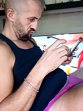 Snapshot of GrofLicno chatting on 11-05-25, 11:54 GrofLicno online show from 11-05-25, 11:54