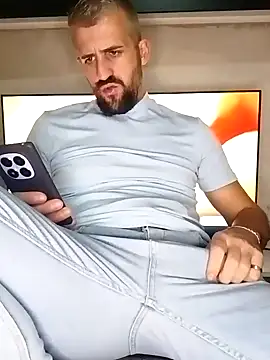 Snapshot of GrofLicno chatting on 11-17-25, 07:08 GrofLicno online show from 11-17-25, 07:08