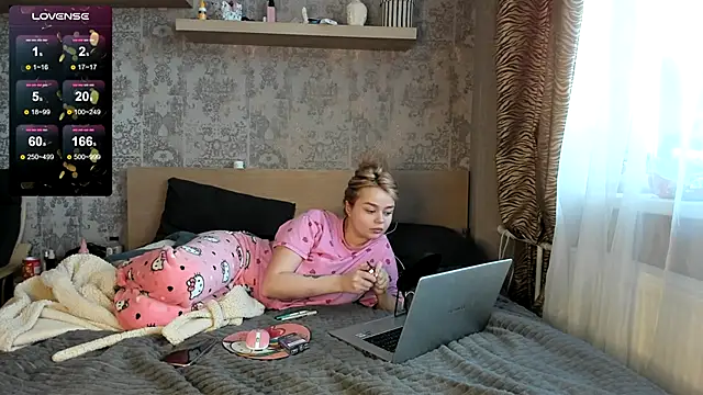 Snapshot of purebeautie13 chatting on 12-30-24, 10:43 purebeautie13 online show from 12-30-24, 10:43