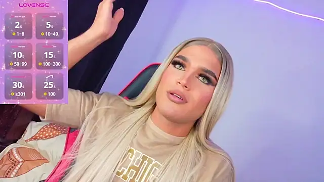 Snapshot of AllisonsweetZ chatting on 11-25-25, 04:23 AllisonsweetZ online show from 11-25-25, 04:23