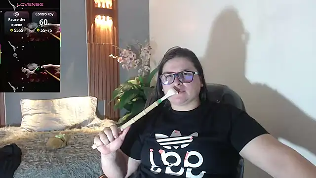 Snapshot of katty_femdom chatting on 03-20-25, 12:43 katty femdom online show from 03-20-25, 12:43