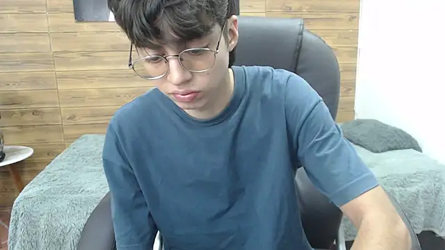 Snapshot of jhoellx chatting on 01-06-25, 06:31 jhoellx online show from 01-06-25, 06:31