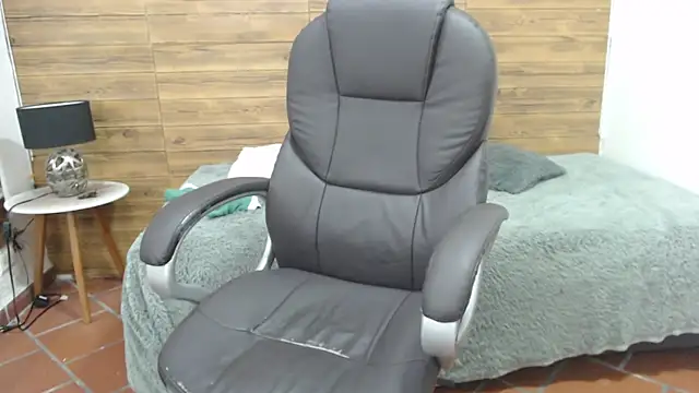 Snapshot of jhoellx chatting on 01-10-25, 06:17 jhoellx online show from 01-10-25, 06:17