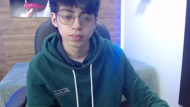 Snapshot of jhoellx chatting on 01-11-25, 12:50 jhoellx online show from 01-11-25, 12:50