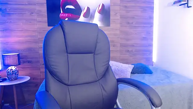 Snapshot of jhoellx chatting on 01-16-25, 12:20 jhoellx online show from 01-16-25, 12:20