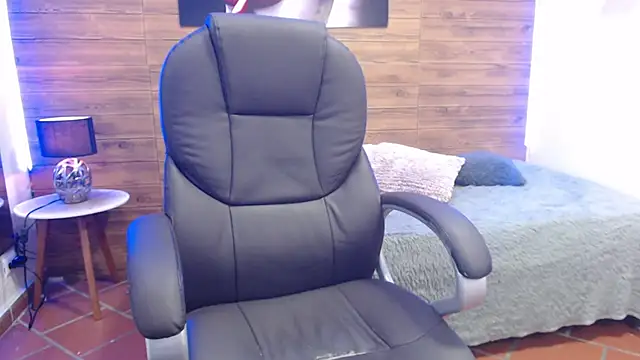 Snapshot of jhoellx chatting on 01-16-25, 06:27 jhoellx online show from 01-16-25, 06:27