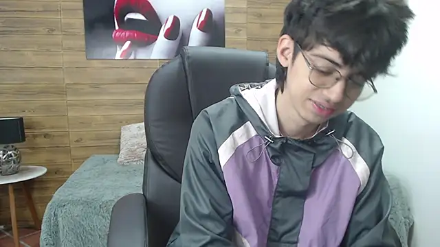 Snapshot of jhoellx chatting on 01-17-25, 12:42 jhoellx online show from 01-17-25, 12:42