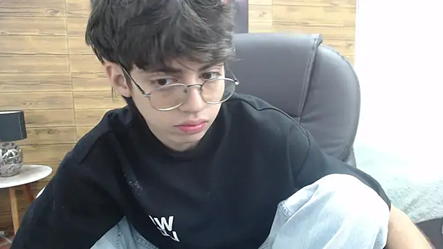 Snapshot of jhoellx chatting on 01-19-25, 12:17 jhoellx online show from 01-19-25, 12:17