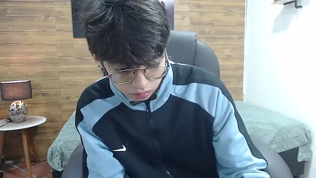 Snapshot of jhoellx chatting on 01-21-25, 12:29 jhoellx online show from 01-21-25, 12:29