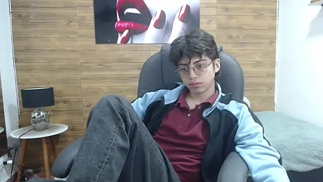 Snapshot of jhoellx chatting on 01-22-25, 12:38 jhoellx online show from 01-22-25, 12:38