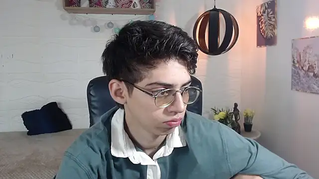 Snapshot of jhoellx chatting on 01-28-25, 12:43 jhoellx online show from 01-28-25, 12:43