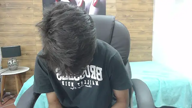 Snapshot of jhoellx chatting on 02-04-25, 12:33 jhoellx online show from 02-04-25, 12:33