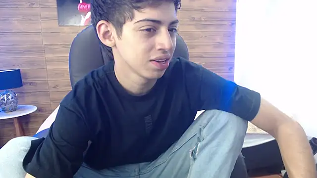 Snapshot of jhoellx chatting on 02-06-25, 12:37 jhoellx online show from 02-06-25, 12:37