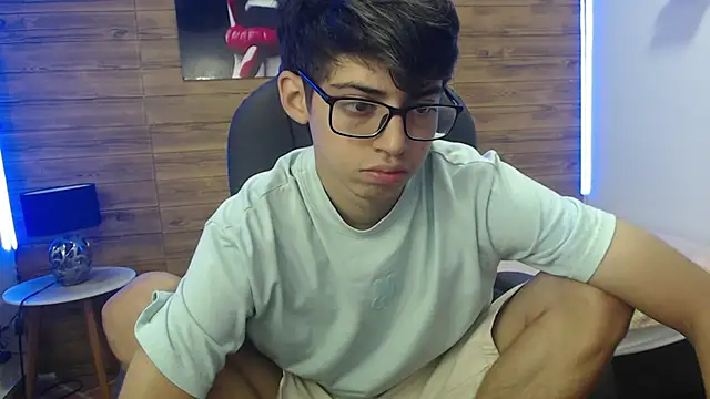 Snapshot of jhoellx chatting on 02-07-25, 02:04 jhoellx online show from 02-07-25, 02:04