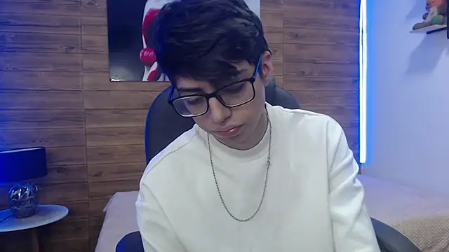 Snapshot of jhoellx chatting on 02-08-25, 12:50 jhoellx online show from 02-08-25, 12:50