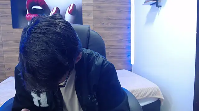 Snapshot of jhoellx chatting on 02-11-25, 12:48 jhoellx online show from 02-11-25, 12:48