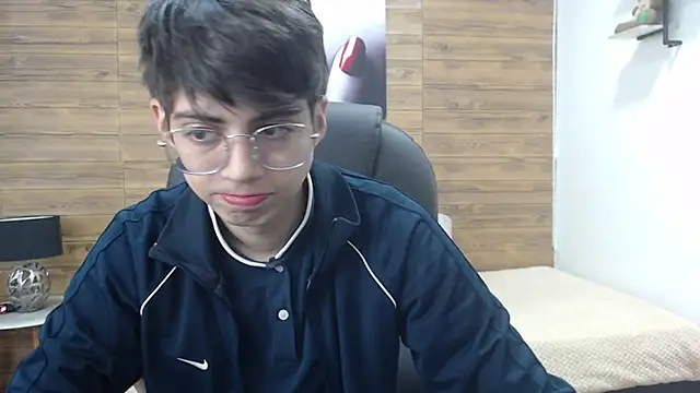 Snapshot of jhoellx chatting on 02-17-25, 12:27 jhoellx online show from 02-17-25, 12:27