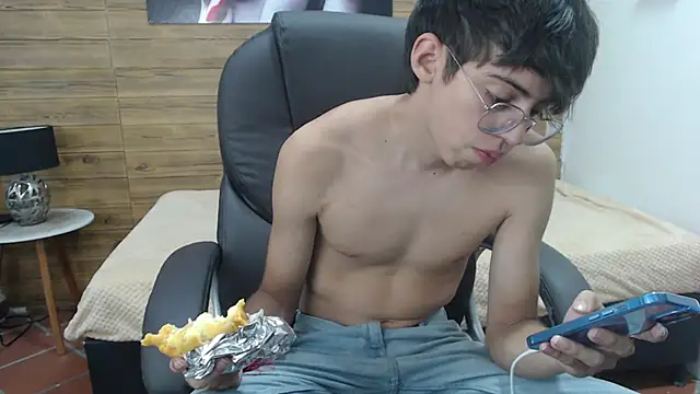 Snapshot of jhoellx chatting on 02-18-25, 03:54 jhoellx online show from 02-18-25, 03:54