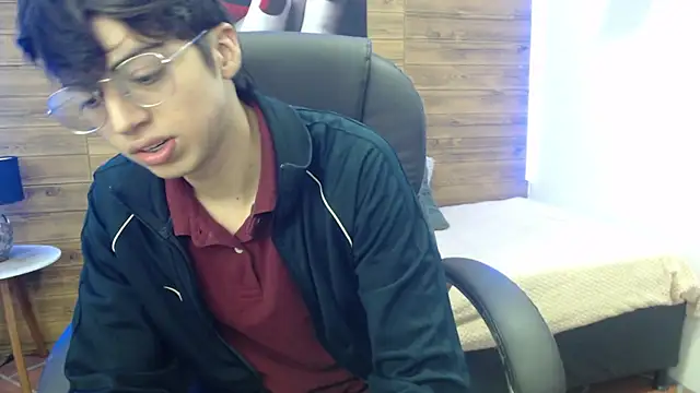 Snapshot of jhoellx chatting on 02-19-25, 01:17 jhoellx online show from 02-19-25, 01:17