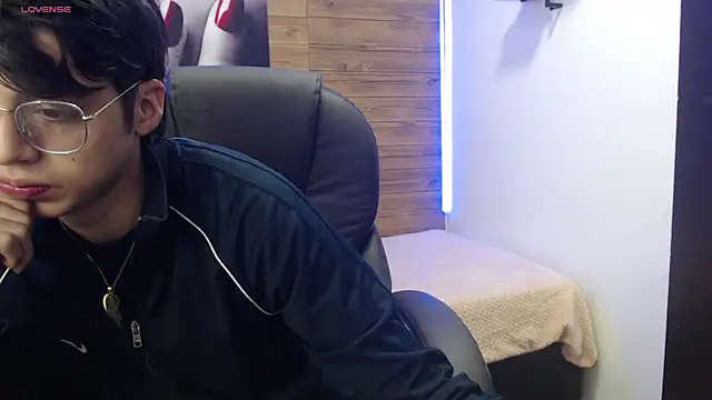 Snapshot of jhoellx chatting on 02-20-25, 12:25 jhoellx online show from 02-20-25, 12:25