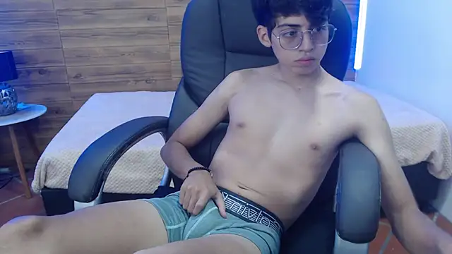 Snapshot of jhoellx chatting on 02-20-25, 03:30 jhoellx online show from 02-20-25, 03:30