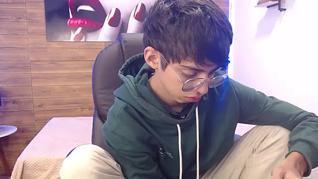 Snapshot of jhoellx chatting on 02-22-25, 01:02 jhoellx online show from 02-22-25, 01:02