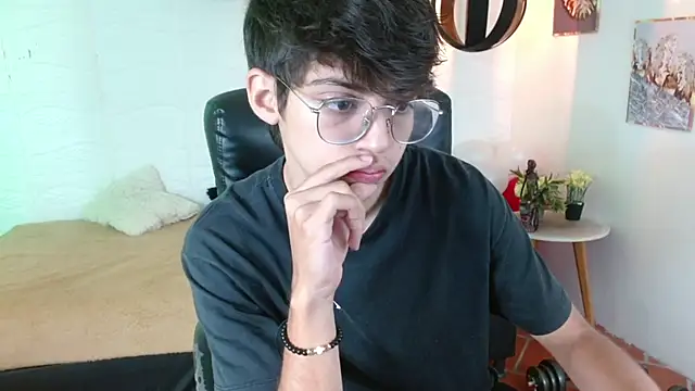 Snapshot of jhoellx chatting on 03-02-25, 12:32 jhoellx online show from 03-02-25, 12:32