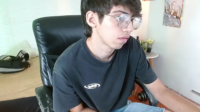 Snapshot of jhoellx chatting on 03-02-25, 03:37 jhoellx online show from 03-02-25, 03:37