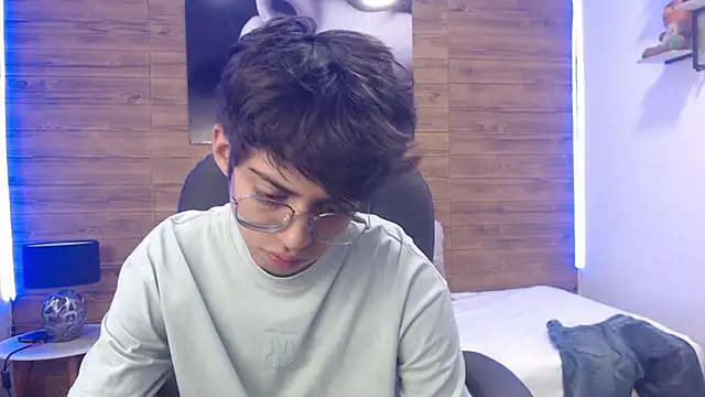 Snapshot of jhoellx chatting on 03-04-25, 12:33 jhoellx online show from 03-04-25, 12:33