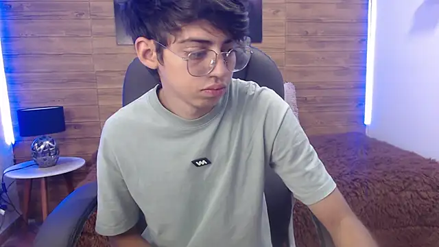 Snapshot of jhoellx chatting on 03-07-25, 02:34 jhoellx online show from 03-07-25, 02:34