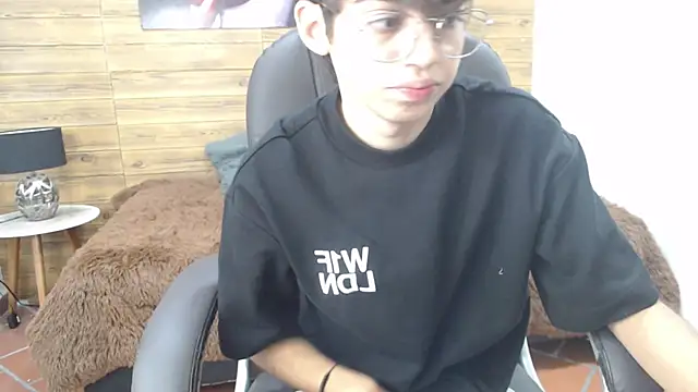 Snapshot of jhoellx chatting on 03-08-25, 12:41 jhoellx online show from 03-08-25, 12:41