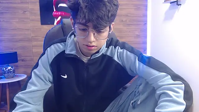 Snapshot of jhoellx chatting on 03-11-25, 12:39 jhoellx online show from 03-11-25, 12:39