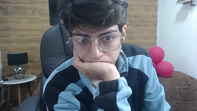 Snapshot of jhoellx chatting on 03-13-25, 01:50 jhoellx online show from 03-13-25, 01:50