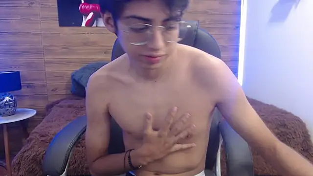 Snapshot of jhoellx chatting on 03-15-25, 12:45 jhoellx online show from 03-15-25, 12:45