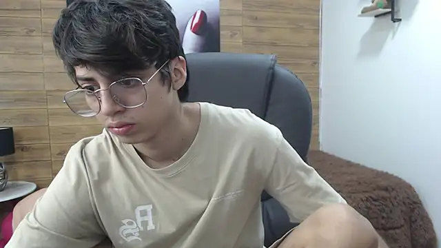 Snapshot of jhoellx chatting on 03-18-25, 01:20 jhoellx online show from 03-18-25, 01:20