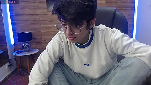 Snapshot of jhoellx chatting on 03-22-25, 12:35 jhoellx online show from 03-22-25, 12:35