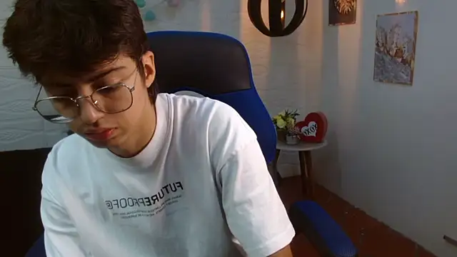 Snapshot of jhoellx chatting on 09-14-25, 01:21 jhoellx online show from 09-14-25, 01:21