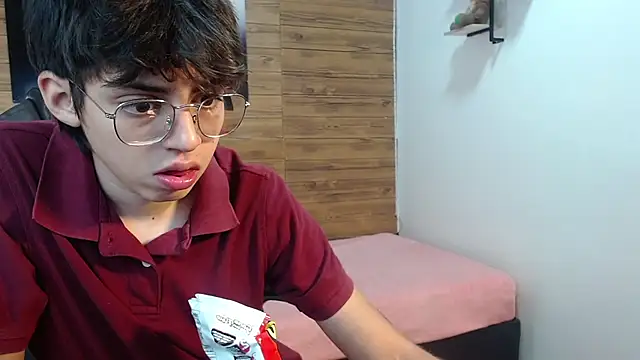 Snapshot of jhoellx chatting on 09-19-25, 09:15 jhoellx online show from 09-19-25, 09:15