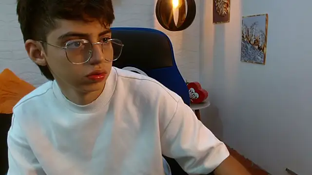 Snapshot of jhoellx chatting on 09-28-25, 12:32 jhoellx online show from 09-28-25, 12:32