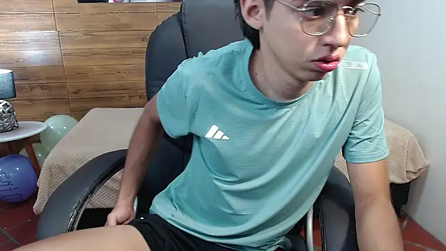 Snapshot of jhoellx chatting on 10-08-25, 07:44 jhoellx online show from 10-08-25, 07:44