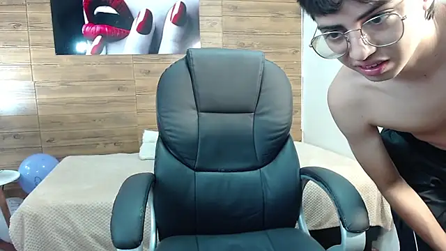 Snapshot of jhoellx chatting on 10-12-25, 12:59 jhoellx online show from 10-12-25, 12:59