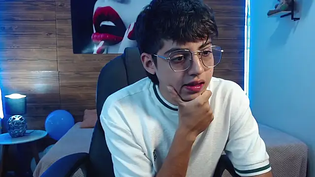 Snapshot of jhoellx chatting on 10-15-25, 07:47 jhoellx online show from 10-15-25, 07:47