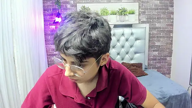 Snapshot of jhoellx chatting on 10-17-25, 09:17 jhoellx online show from 10-17-25, 09:17