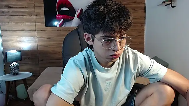 Snapshot of jhoellx chatting on 10-24-25, 09:00 jhoellx online show from 10-24-25, 09:00