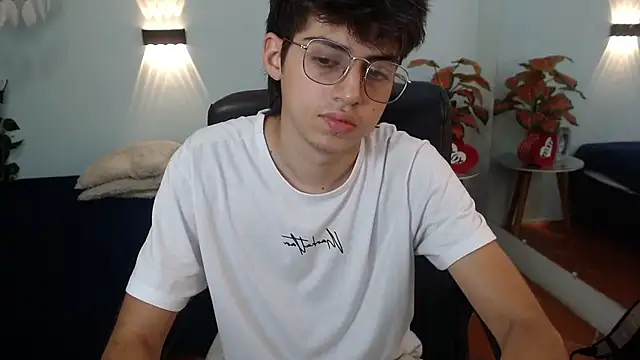 Snapshot of jhoellx chatting on 10-28-25, 08:11 jhoellx online show from 10-28-25, 08:11