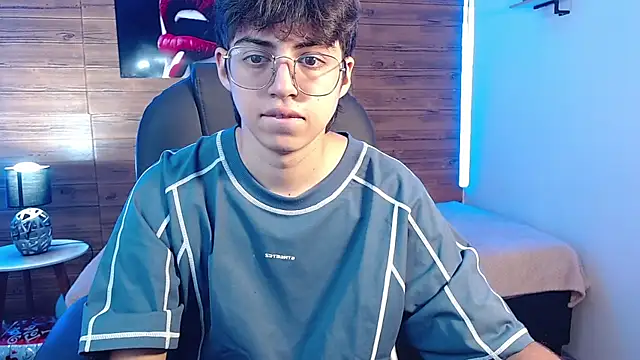 Snapshot of jhoellx chatting on 10-31-25, 09:38 jhoellx online show from 10-31-25, 09:38