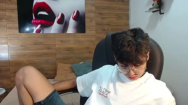 Snapshot of jhoellx chatting on 11-01-25, 08:00 jhoellx online show from 11-01-25, 08:00